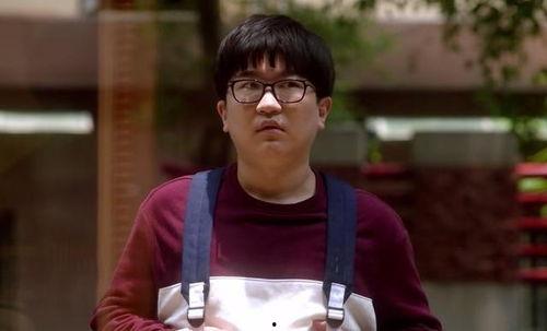 娱乐圈吃瓜背景图女男主,瓜田里的爱情纠葛  第1张